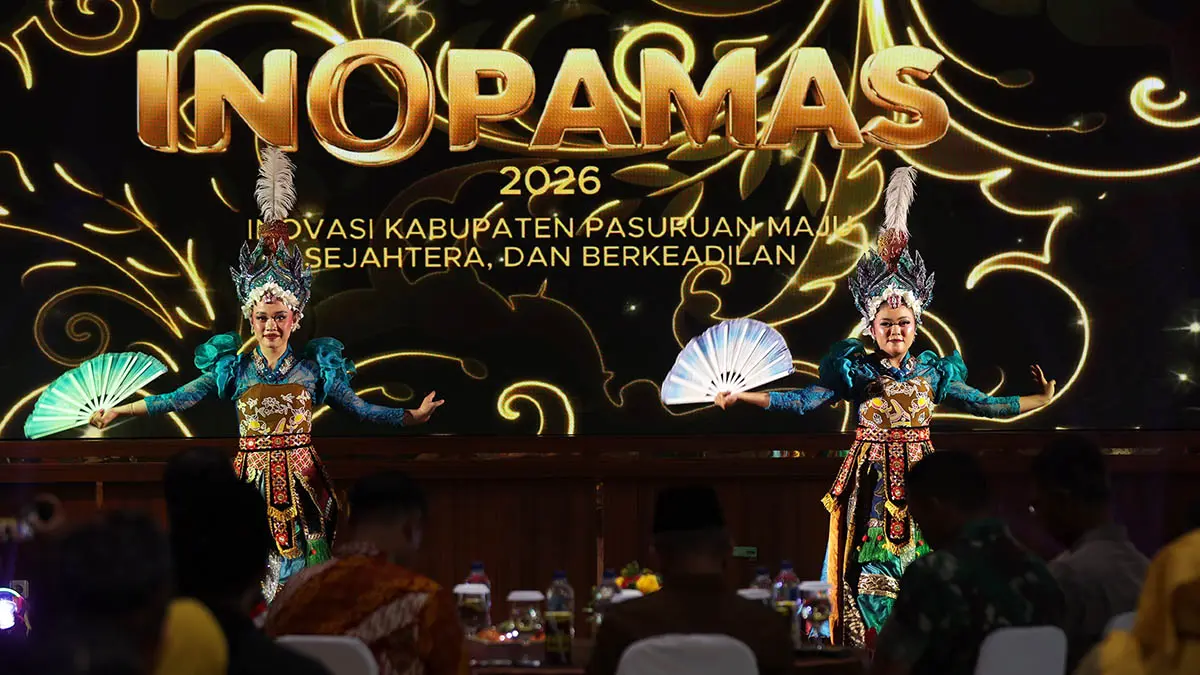 ADAT: Tari Nirmalasastra yang menjadi hiburan pembuka di awarding Inopamas 2026. (Foto: M Zubaidillah/Jawa Pos Radar Bromo)