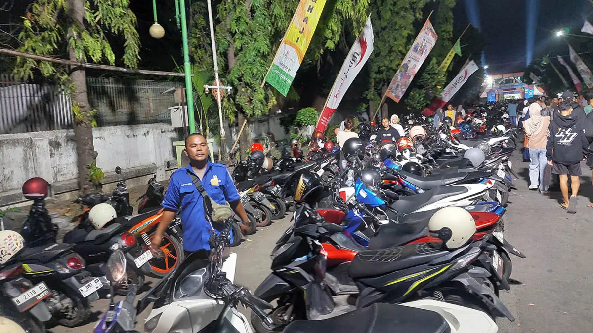 Parkir Semipro di kawasan Stadion Bayuangga yang ditargetkan bisa sumbang PAD. 