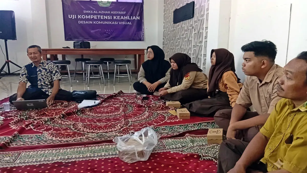 SHARING: Programmer Kesehatan Jiwa Puskesmas Beji bersama sejumlah pelajar saat menggelar sharing. Kolaborasi yang melahirkan program Mental Health First Aider mendeteksi masalah kesehatan jiwa di kalangan pelajar. (Puskesmas Beji for Radar Bromo)