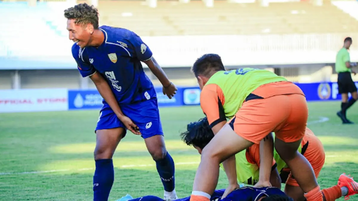 LOLOS FINAL: Pemain Pasuruan United merayakan kemenangan setelah unggul di adu penalti saat menghadapi Persinga Ngawi, Rabu (8/7) lalu. (Foto: Pasuruan United for Jawa Pos Radar Bromo)