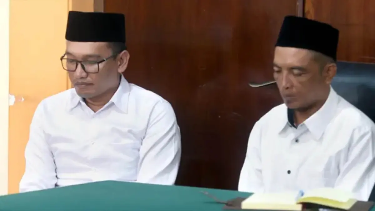 SADIS: Terdakwa Agus Saleman (kiri) dan Suyitno (kanan)