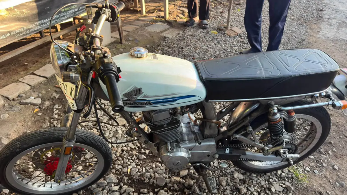 DIAMANKAN: Motor yang menabrak korban saat diamankan. 