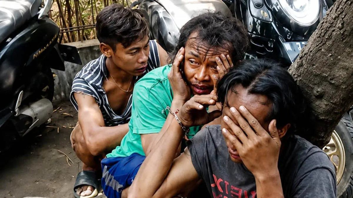 DIAMANKAN: Tiga tersangka pencurian aset pabrik yang berhasil diringkus polisi. (Polsek Beji for Radar Bromo)