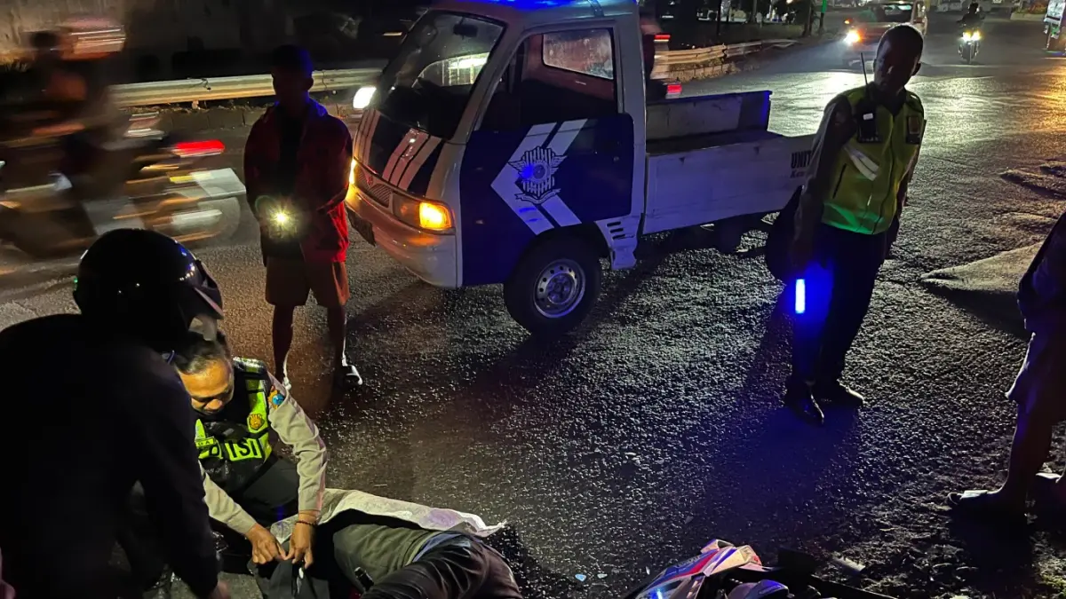 MEMILUKAN: Kondisi korban usai kecelakaan yang menimpanya. Sementara, sopir truk yang menabrak, hilang jejak. (Lantas Polsek Gempol for Jawa Pos Radar Bromo)