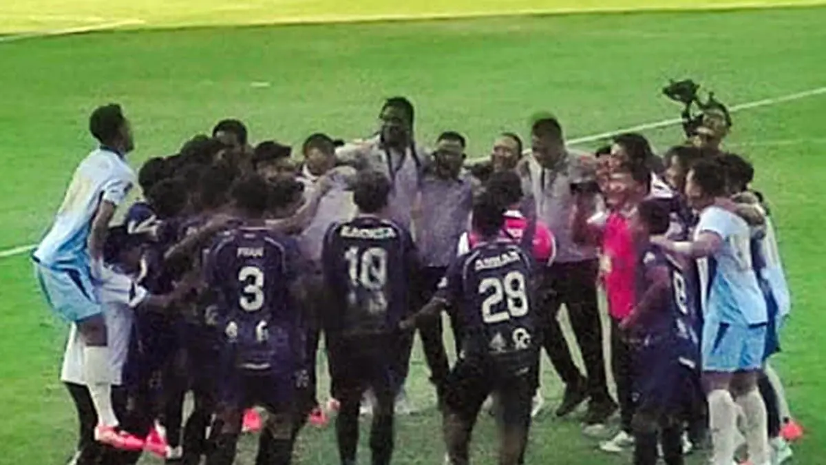 PESTA: Para pemain Pasuruan United saat merayakan kemenangan usai menaklukkan Pesik Kuningan di laga final Liga 4 Piala Presiden. (Pasuruan United for Radar Bromo)