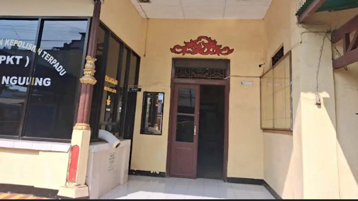 PELAYANAN: Sebelum menjadi polsek, bangunan tersebut sempat dimanfaatkan untuk kantor pemerintahan pada masa kolonial Belanda. (Fuad Alyzen/Radar Bromo)
