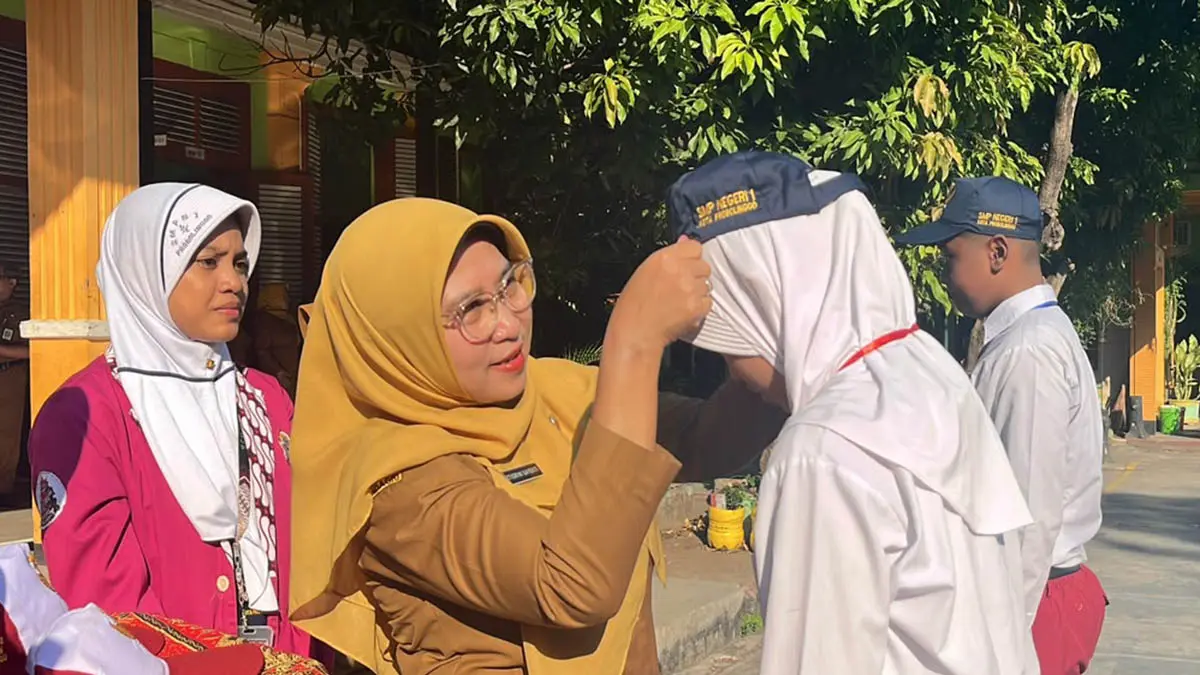 SIMBOLIS: Pembukaan masa pengenalan lingkungan sekolah di SMPN 1 Kota Probolinggo kemarin. Di Probolinggo MPLS ramah ditekankan dengan surat edaran. (Istimewa)