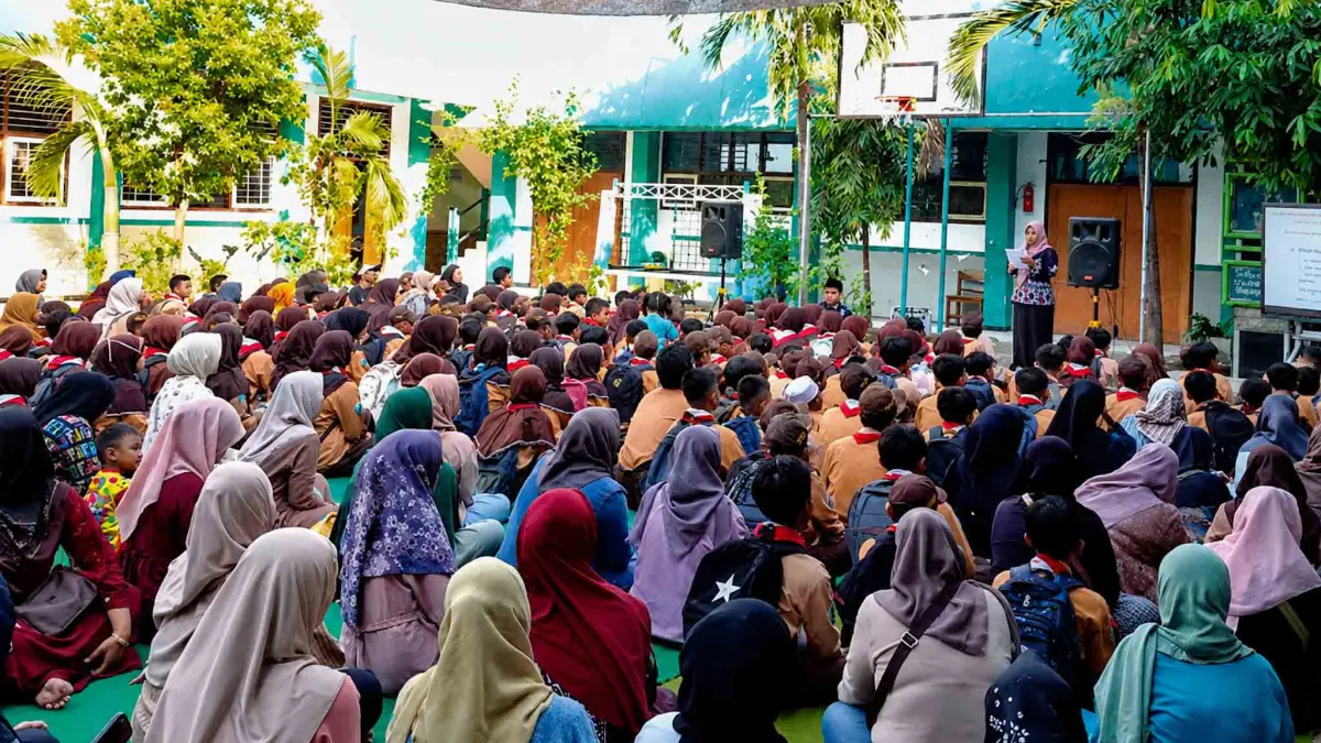 SOSIALISASI: Sejumlah pelajar mengikuti sosialisasi soal pelaksanaan MPLS di SMPN 3 Kota Pasuruan. (FAHRIZAL FIRMANI/JAWA POS RADAR BROMO)