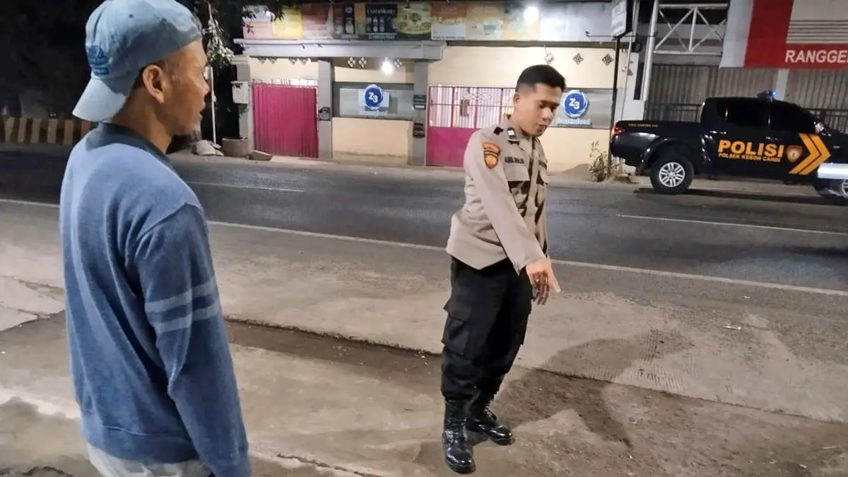 OLAH TKP: Petugas kepolisian saat melakukan olah TKP atas hilangnya motor korban. (Polres Pasuruan Kota for Radar Bromo)