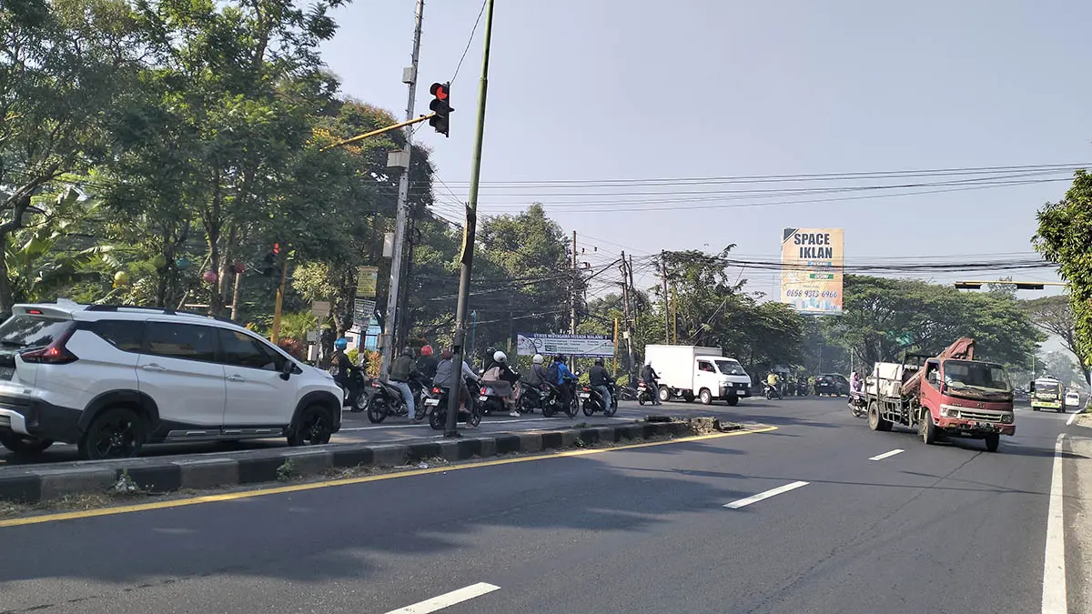 RAWAN: Persimpangan empat Patung Sapi Pandaan yang rawan terjadinya kecelakaan. (Rizal Syatori/Radar Bromo)