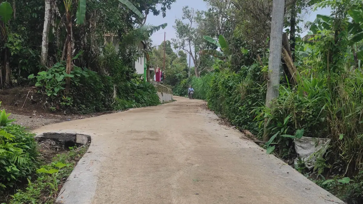MULUS: Pemdes Kalianan telah merampungkan sejumlah pembangunan jalan tahun lalu. Salah satunya jalan rabat beton di Dusun Kalianan. (Foto Pemdes Kalianan for Jawa Pos Radar Bromo)