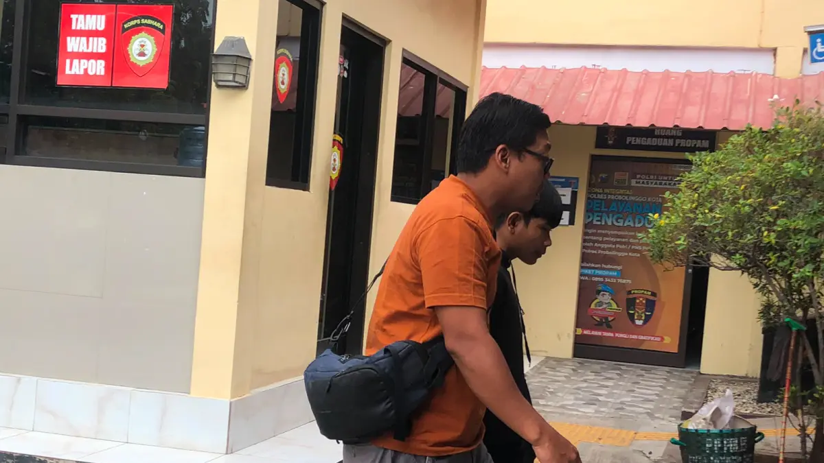 DITAHAN: Tersangka AZ kini ditahan di Mapolres Probolinggo Kota, setelah disangka terlibat kasus pencurian. (INNEKE AGUSTIN/JAWA POS RADAR BROMO)