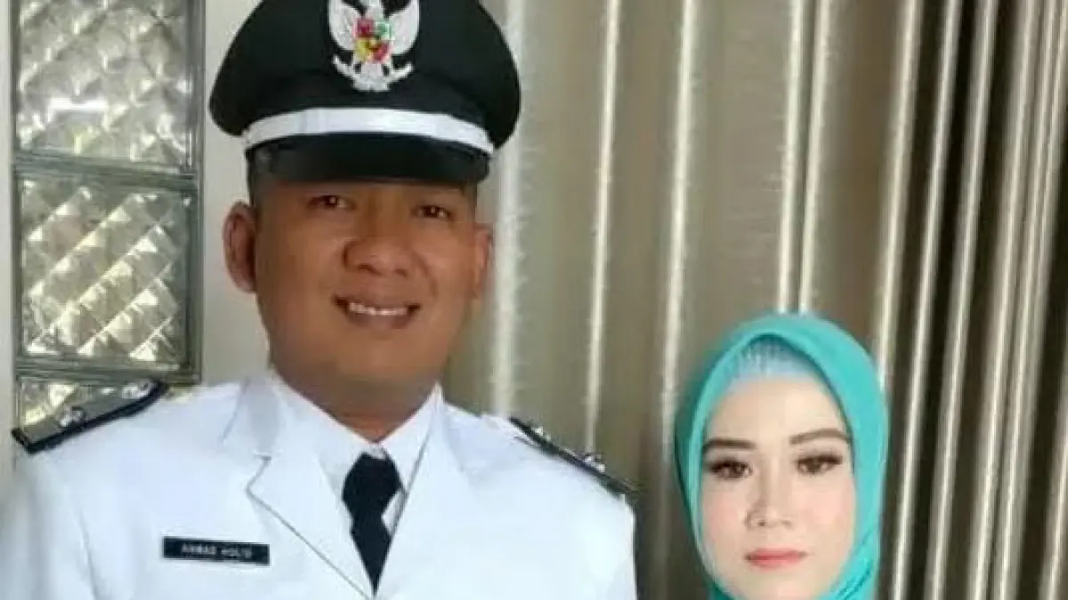PEMIMPIN DESA: Kepala Desa Kedungrejoso Ahmad Holid bersama Istri, sekaligus ketua PKK Desa Kedungrejoso. (DIDIK PURWANTO/JAWA POS RADAR BROMO)