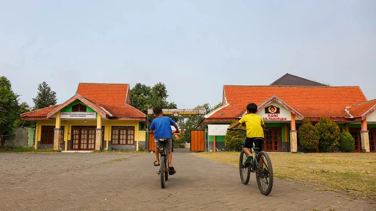 LUAS: Eks kantor KONI dan KPU Kabupaten Pasuruan yang berada di Kelurahan Pogar. Di lokasi inilah sport center akan dibangun. (Foto: M Zubaidillah/Jawa Pos Radar Bromo)