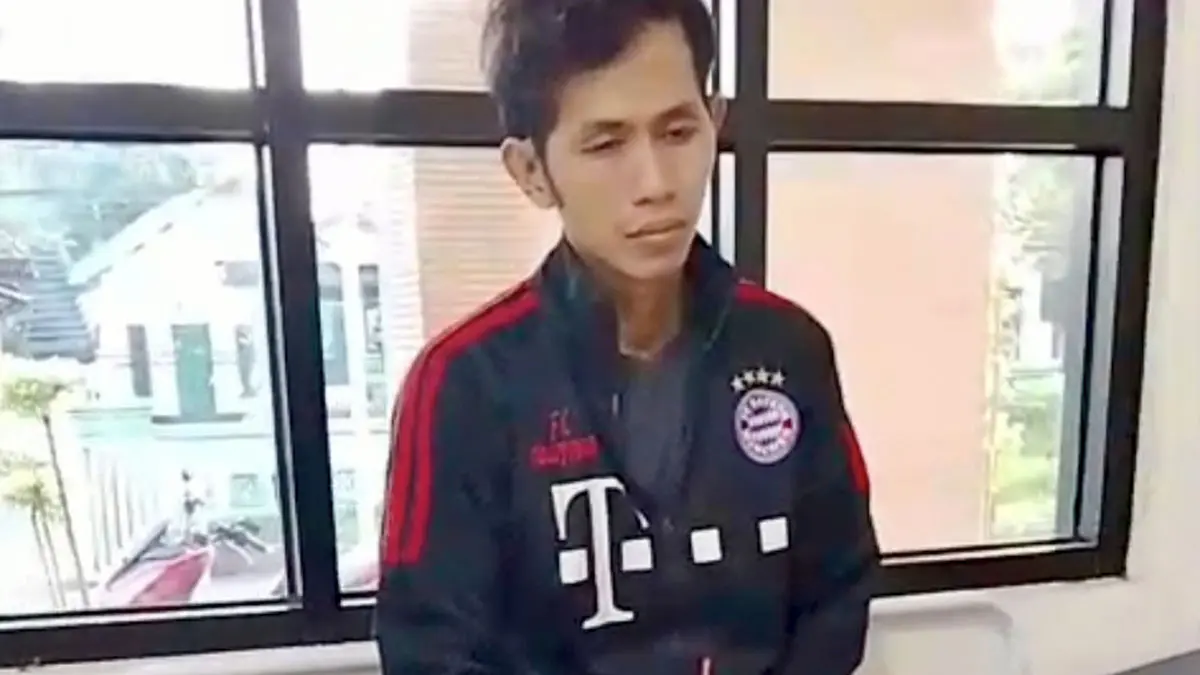 SEMPAT PINGSAN: Korban Imam saat dirawat di Puskesmas usai pingsan setelah dipukul kawanan begal motor. 