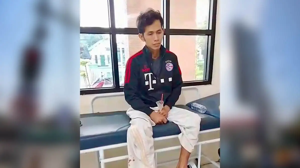 SIAL: Imam yang menjadi korban begal saat masih berada di Puskesmas Maron. (Foto : Istimewa)