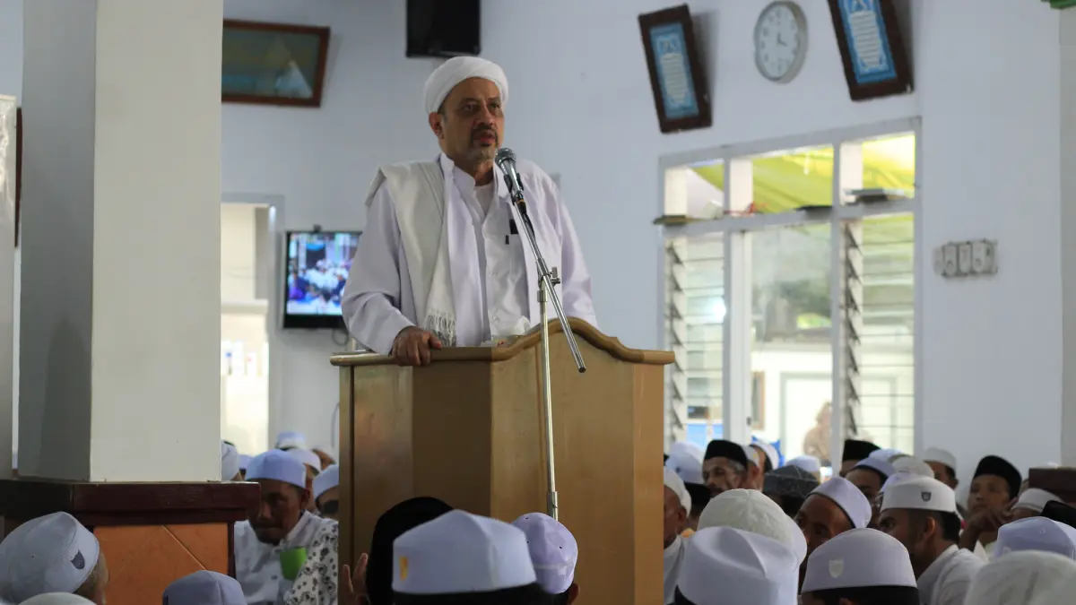 CERAMAH: Habib Taufiq bin Abdul Qadir Assegaf dari Pondok Pesantren Sunniyah Salafiyah, Pasuruan, menyebutkan ada lima perkara seseorang disebut waliyullah.