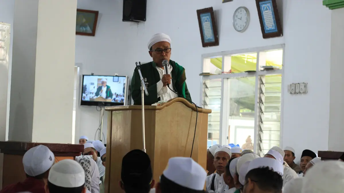 KHALIFAH KETIGA: Pengasuh Ponpes Islam Al Habib Muhammad Shodiq bin Husein Al Habib Abdul Qodir bin Muhammad Shodiq Al Hamid memberikan ceramah agama.