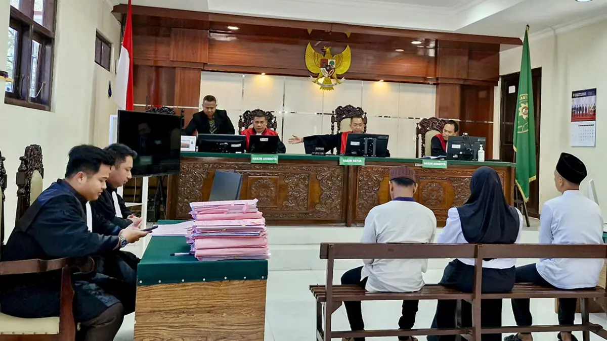 Sidang vonis pencurian koper wisatawan Bromo asal Thailand di PN Kraksaan. 