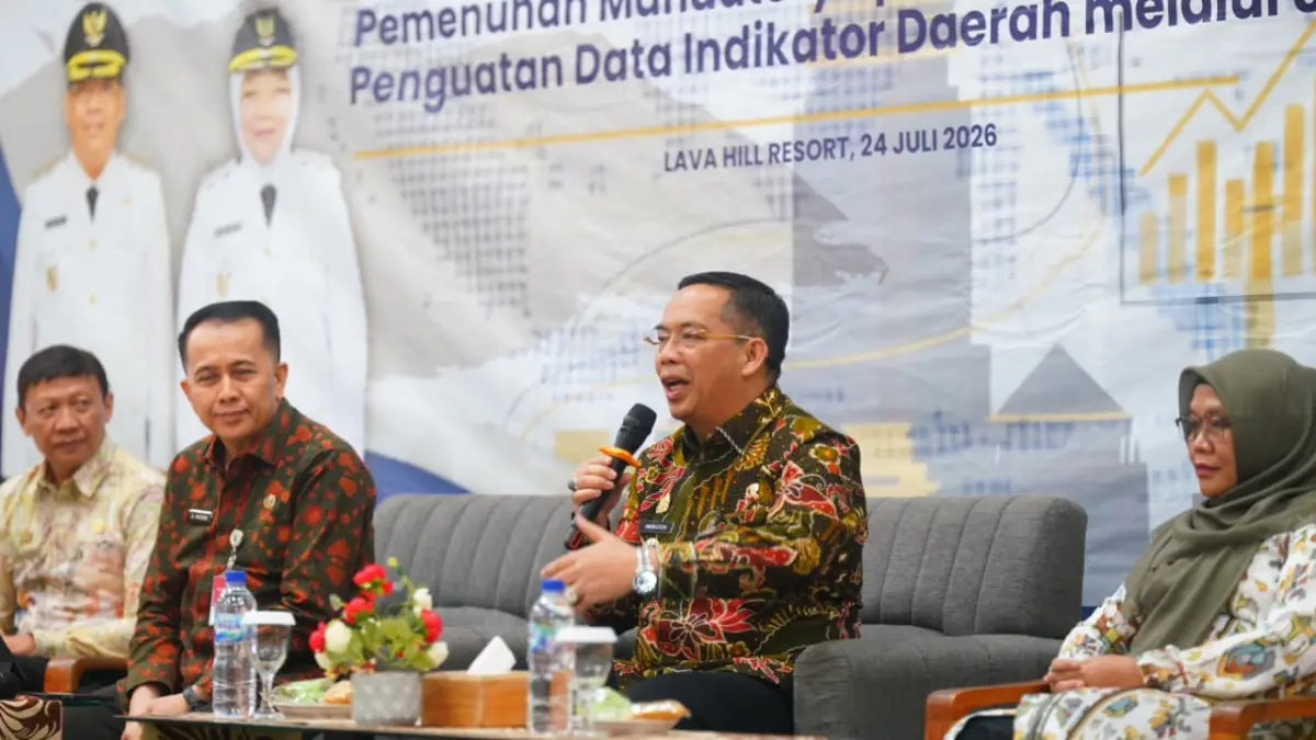 BAHAS POTENSI: Wali Kota Probolinggo dr. Aminuddin menyampaikan upaya pengelolaan anggaran di Kota Probolinggo. Seperti, mengangkat potensi Kota Probolinggo yang berfinansial kecil atau rendah, tetapi bisa meningkatkan ekonomi dari 6,1 menjadi 6,81 di masa kepemimpinannya.&nbsp;
