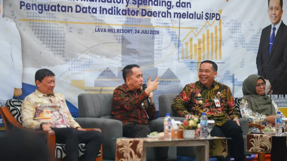 RAKOR: Rapat Koordinasi Penguatan Kebijakan Dana Transfer Daerah, Pemenuhan Mandatory Spending dan Penguatan Data Indikator Daerah melalui Sistem Informasi Pemerintah Daerah (SIPD) diisi oleh narasumber dari Kementerian Dalam Negeri RI di Lava Hills Sukapura, Jumat (24/7).