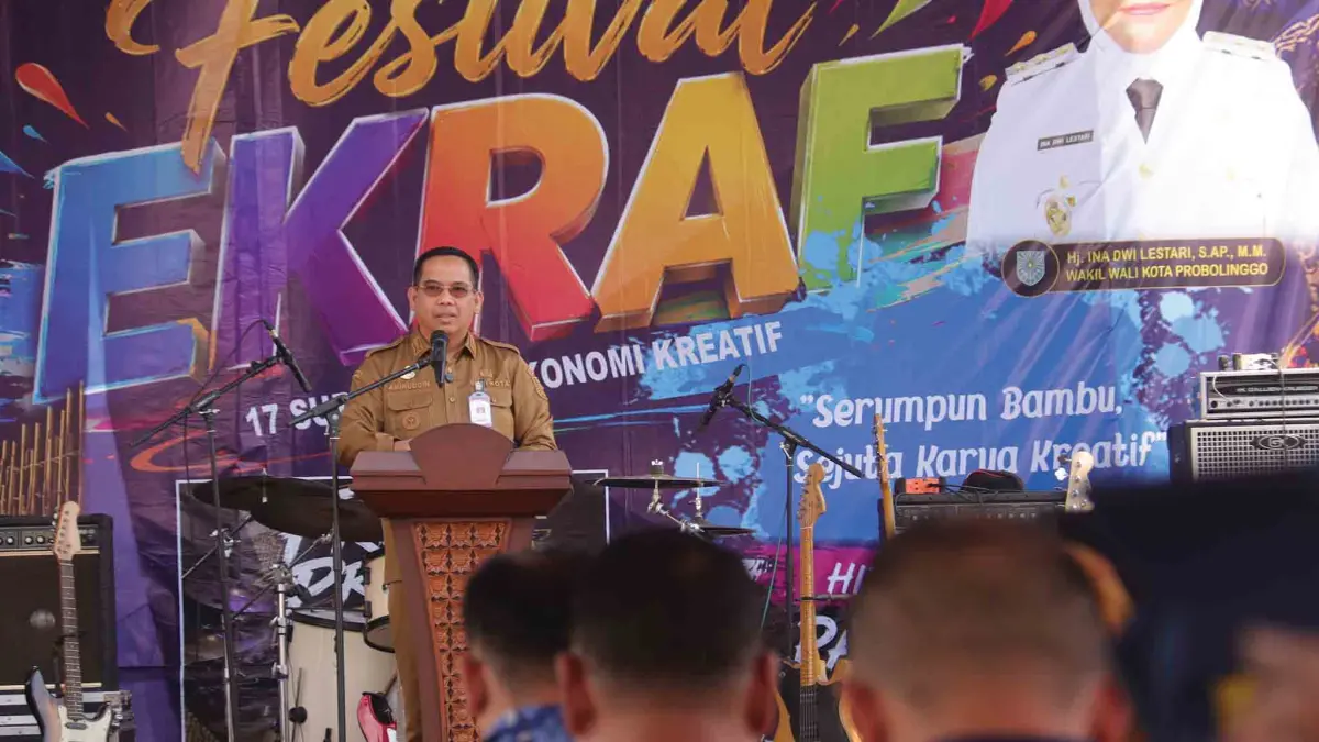 ARAHAN: Wali Kota Probolinggo dr. Aminuddin menyampaikan arahan sebelum membuka Festival Ekonomi Kreatif 2026 di GOR A. Yani, Kota Probolinggo.  