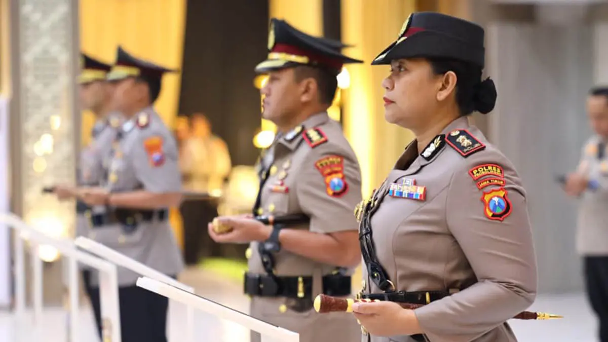 ROTASI PIMPINAN: Sertijab Kapolres Probolinggo di Mapolda Jawa Timur. Kini Kapolres Probolinggo dijabat oleh AKBP Asmida Rizki Siregar. (Foto : Polres Probolinggo for Jawa Pos Radar Bromo)
