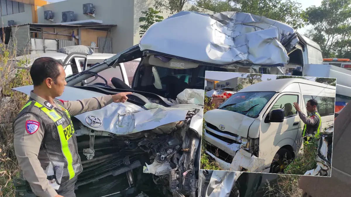 RINGSEK: Dua Hiace yang terlibat kecelakaan di tol Malang-Pandaan. (Foto : Poslantas Purwosari for Jawa Pos Radar Bromo)