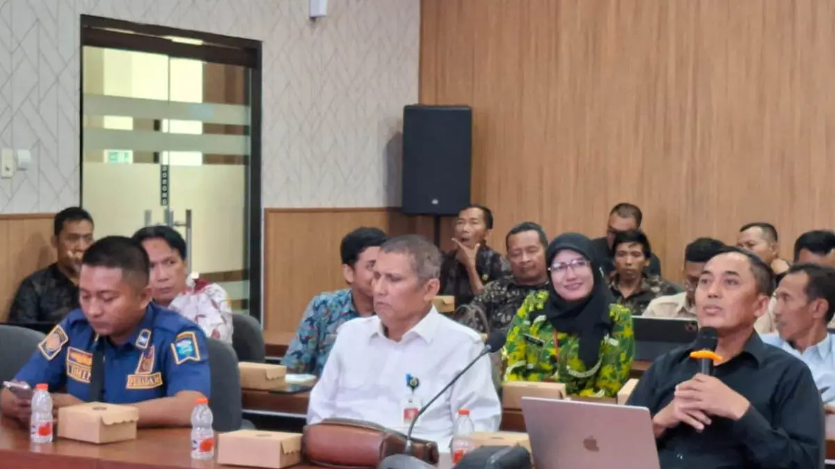 SEMESTER PERTAMA: Sejumlah pejabat dan camat mengikuti rakor dan evaluasi pelaksanaan program MBG. (Foto: Agus Faiz Musleh/Jawa Pos Radar Bromo)