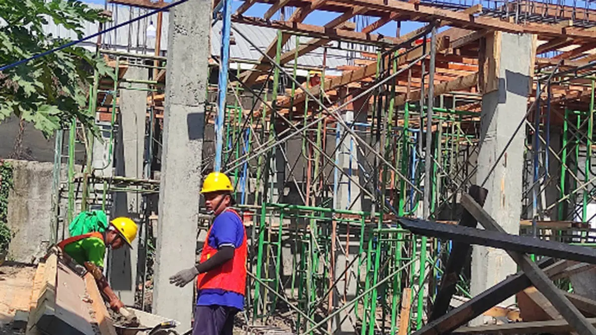 BARU SEBULAN: Proyek gedung dalmas Polres Pasuruan Kota yang masih dibangun. (Foto: Fahrizal Firmani/Jawa Pos Radar Bromo)