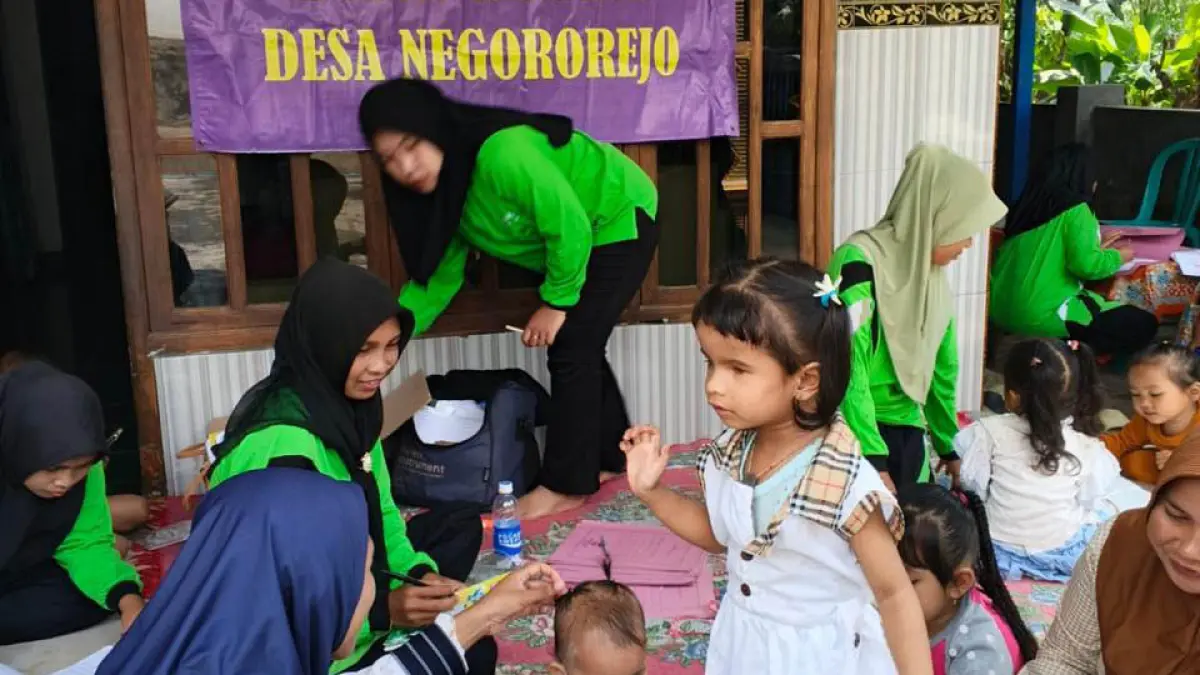 SEHAT: Sejumlah balita mengikuti kegiatan Posyandu di Dusun Genting, Desa Negororejo. (PEMERINTAH DESA BRANGGAH FOR JAWA POS RADAR BROMO)