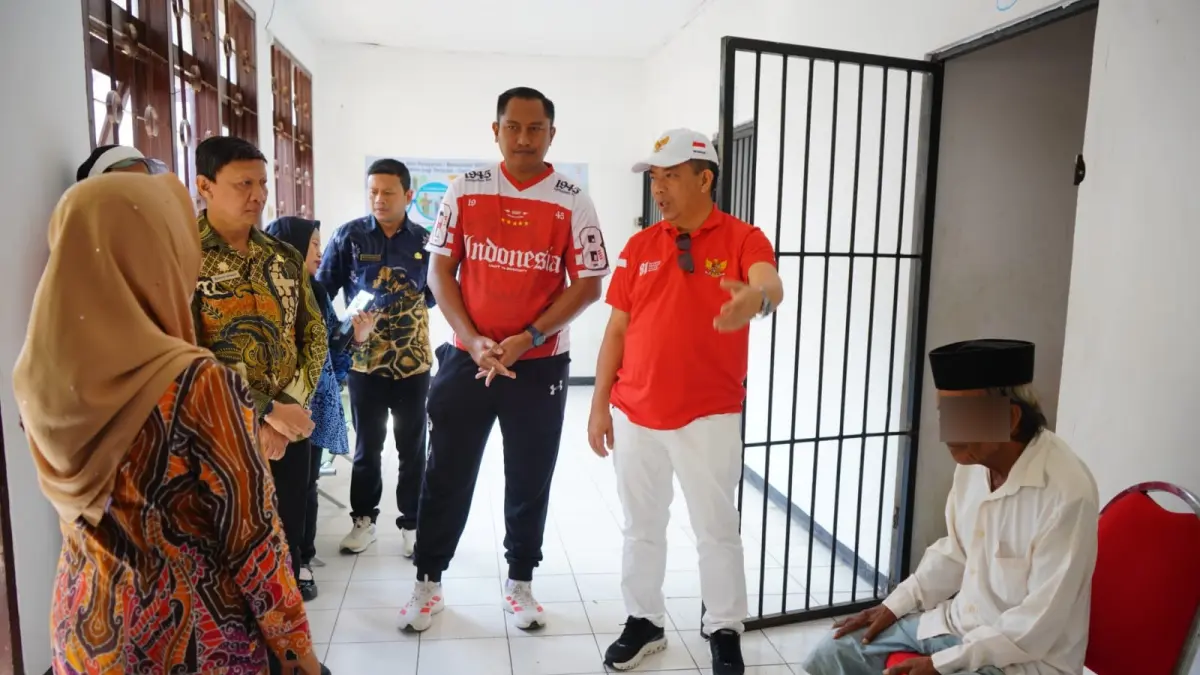 CEK LANGSUNG: Wali Kota Probolinggo dr. Aminuddin ketika mengunjungi shelter Dinsos di Jalan Mastip Kota Probolinggo. (ISTIMEWA)