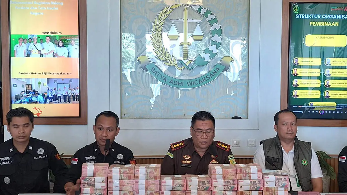 DISETOR KE NEGARA: Uang miliaran rupiah yang didapat dari para terdakwa kasus korupsi PKBM. (Foto: Istimewa)