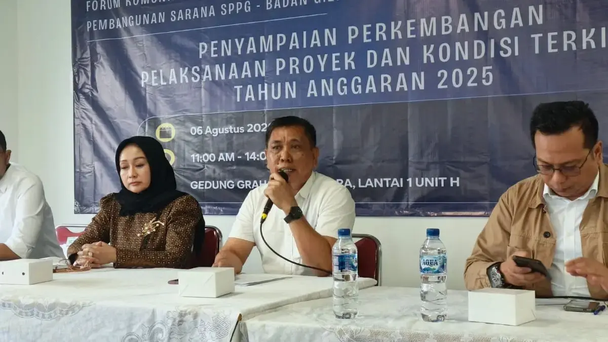 Forum Komunikasi Kontraktor Pembangunan SPPG Badan Gizi Nasional (BGN) Tahun Anggaran 2025 desak BGN selesaikan persoalan administrasi dan pembayaran pekerjaan dapur SPPG. (Dimas Choirul/Jawapos.com)

