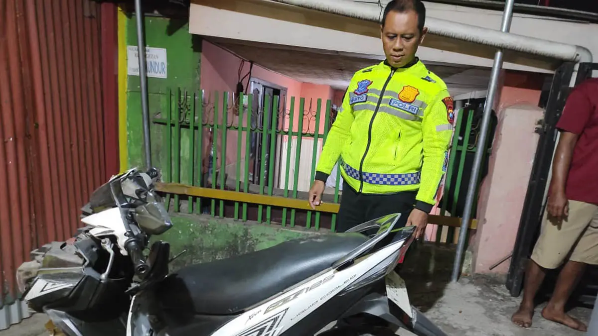 RUSAK PARAH: Motor Yamaha Xeon GT yang menjadi korban tabrak lari di Desa Sengonagung, Kecamatan Purwosari. (Foto: Poslantas Purwosari for Jawa Pos Radar Bromo)