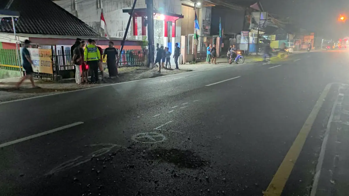 TKP: Lokasi JR menabrak truk di jalan Surabaya-Malang, Sengonagung, Purwosari, Kabupaten Pasuruan. 