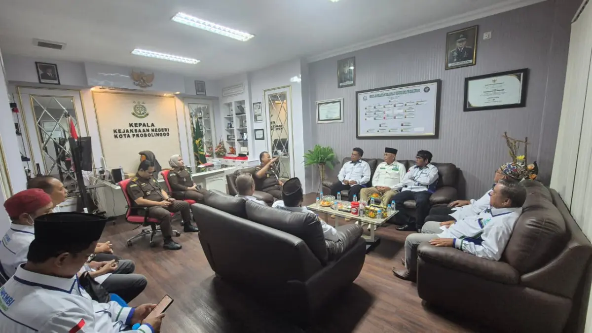 SILATURAHMI: Sejumlah pengelola SPPG berkunjung ke Kejari Kota Probolinggo, Rabu (12/8). (ISTIMEWA)