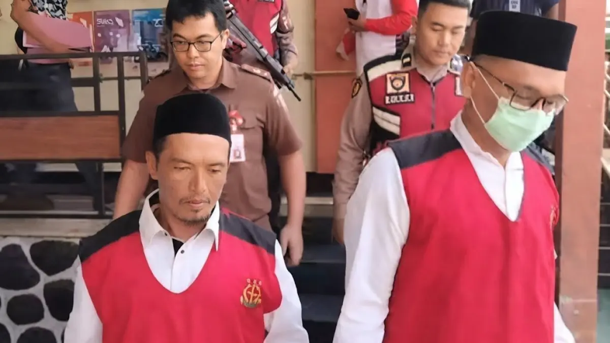 MENUNGGU DITUNTUT:&nbsp;Agus Saleman dan Suyitno yang menjadi terdakwa kasus pembunuhan Faradila Amalia Najwa. (Foto: Istimewa)