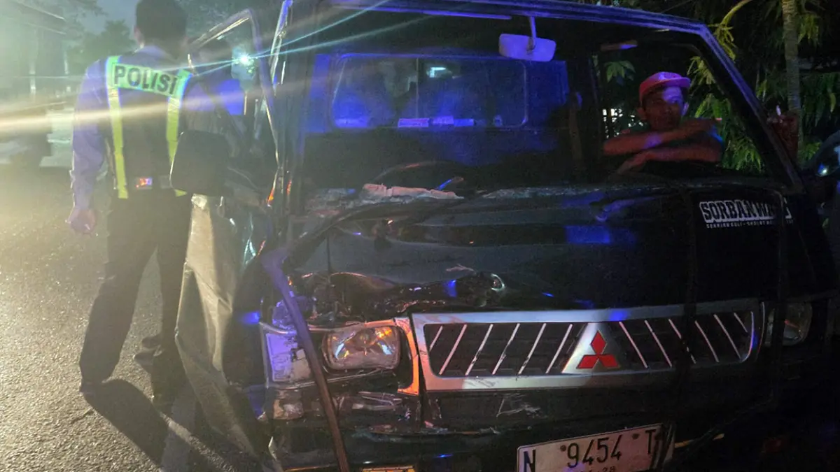 RINGSEK: Kondisi salah satu kendaraan yang terlibat kecelakaan beruntun di jalur Pantura Desa Sedarum, Kecamatan Nguling, Kamis (13/8) sore.