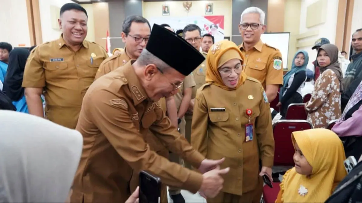 BERI MOTIVASI: Wakil Bupati Pasuruan HM Shobih Asrori memberi motivasi bagi pelajar Sekolah Rakyat beberapa waktu lalu. Dalam Rancangan APBD Perubahan 2026, anggaran untuk pendidikan dan kesehatan diproyeksi mengalami kenaikan. (Pemkab Pasuruan for Radar Bromo)