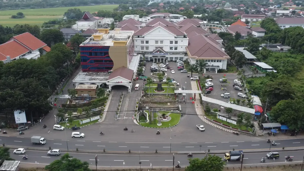 FASILITAS KESEHATAN: RSUD Bangil menjadi salah satu rumah sakit pelat merah di bagian barat Kabupaten Pasuruan. Kini, Pemkab
Pasuruan berupaya membangun rumah sakit di bagian selatan Kabupaten Pasuruan. (Fahreza Nuraga/Jawa Pos Radar Bromo)
