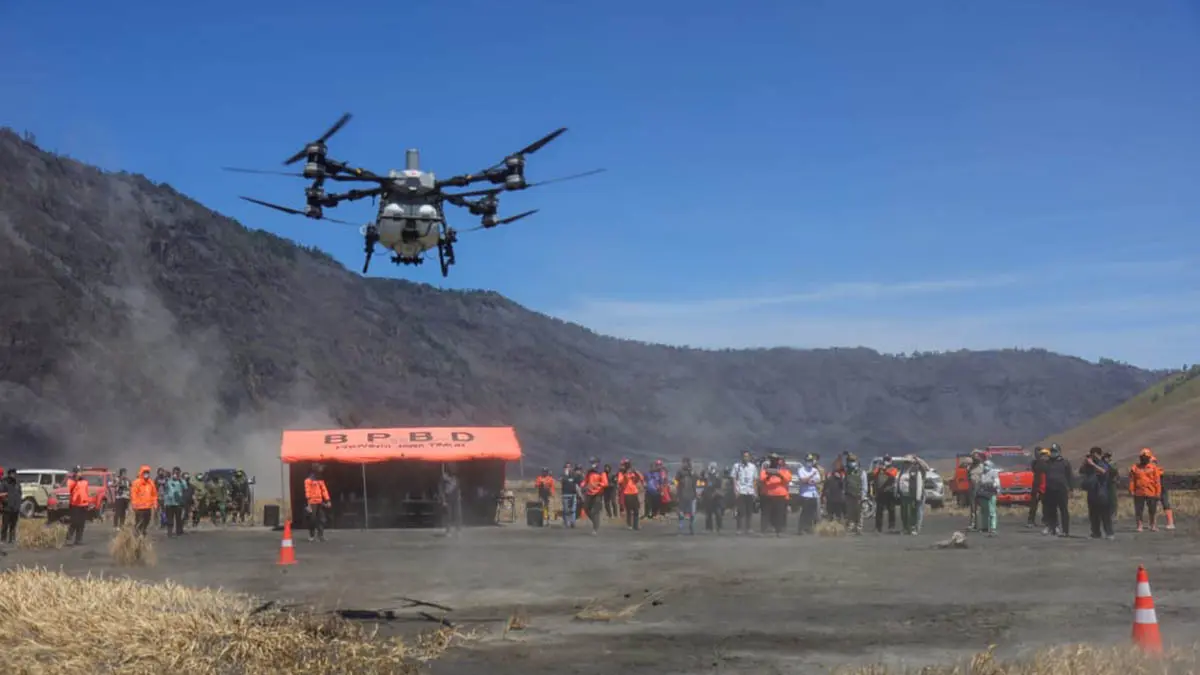 MISI KOMPLIT: Posko karhutla yang dibangun BPBD di sekitar lautan pasir Bromo. Posko ini resmi dibubarkan sejak kemarin (18/8). (Foto: M Zubaidillah/Jawa Pos Radar Bromo)