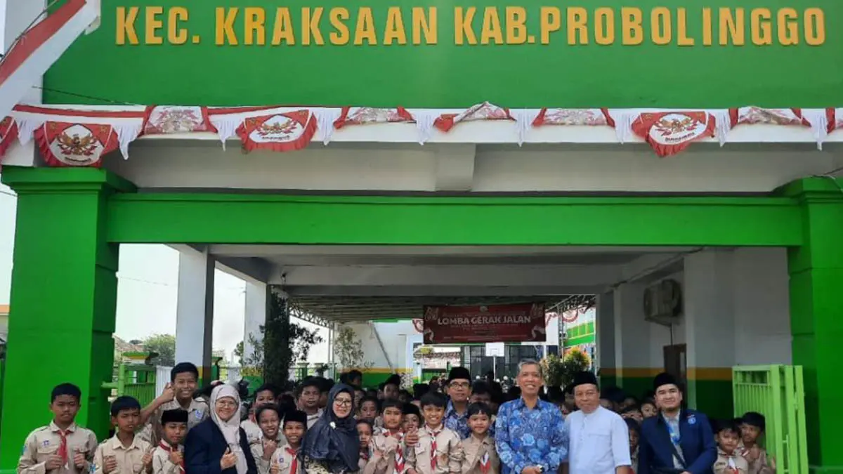 SHARING ILMU: Rombongan guru besar Institut Pertanian Bogor (IPB) menyempatkan diri mengunjungi Yayasan Islahul Ummah Kraksaan dalam program dosen pulang kampung 2026. (Foto: Istimewa)