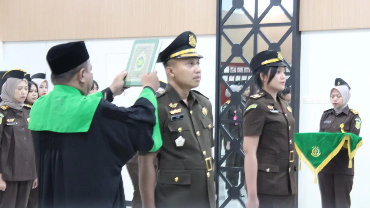 DILANTIK: Furkon Adi Hermawan, dilantik sebagai Kepala Seksi Pidsus Kejari Kota Probolinggo. (ARIF MASHUDI/JAWA POS RADAR BROMO)