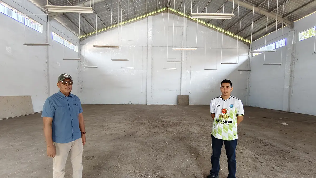 LAMA MANGKRAK: Deretan gudang yang dicanangkan menjadi Agromerasi Produksi Hasil Tembakau (APHT) Kabupaten Probolinggo. (AGUS FAIZ MUSLEH/JAWA POS RADAR BROMO)
