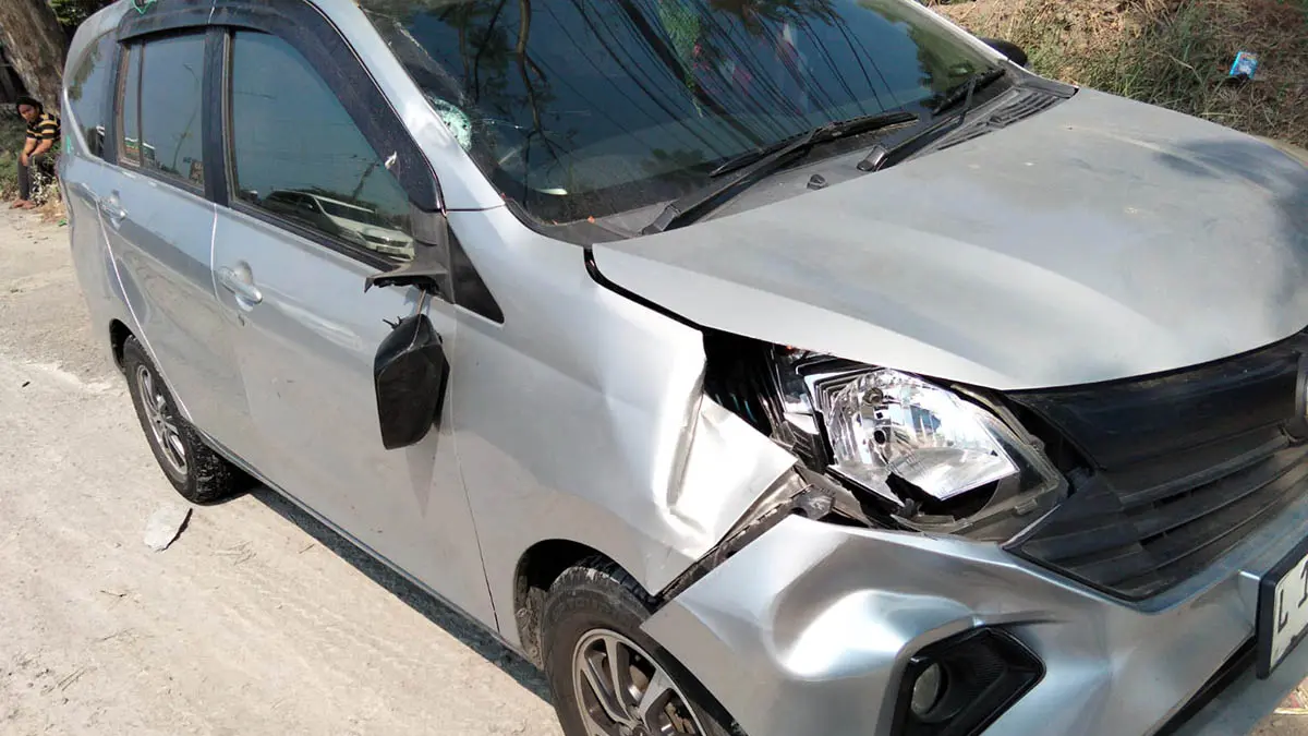 SUDAH DIAMANKAN: Mobil Daihatsu Sigra, kendaraan terlibat laka lantas di Desa Raci, Kecamatan Bangil (Foto: Unit Lantas Polsek Bangil for Jawa Pos Radar Bromo)