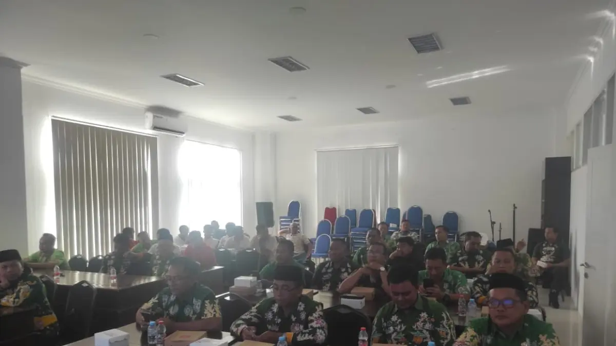 URUN REMBUK: Para manajer tim saat mengikuti meeting. (Foto: Fandi Armanto/Jawa Pos Radar Bromo)