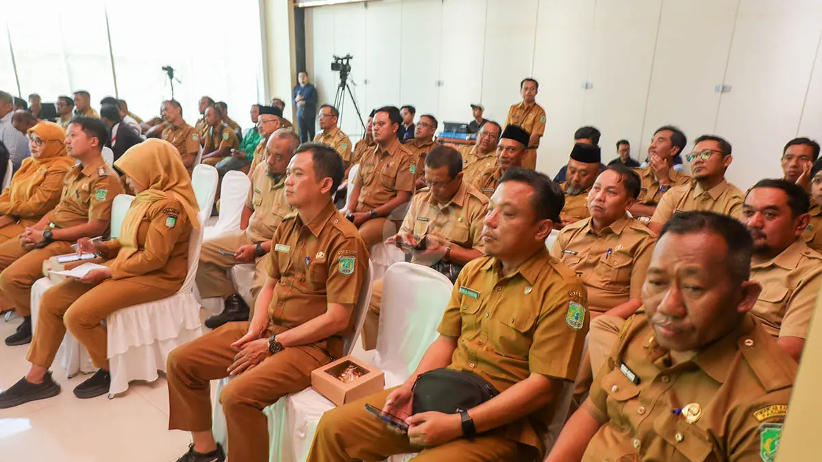 DEG-DEGAN: Para camat yang akan menjadi manajer tim di ajang Bupati Cup 2026 Pasuruan Superleague. (Foto: M Zubaidillah/Jawa Pos Radar Bromo)