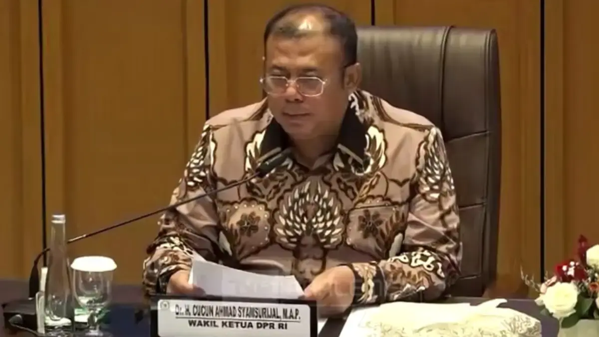 Wakil Ketua DPR Cucun Ahmad Syamsurizal saat menerima audiensi dari perwakilan masyarakat Pati di DPR pada Senin (24/8). (YouTube TV Parlemen)