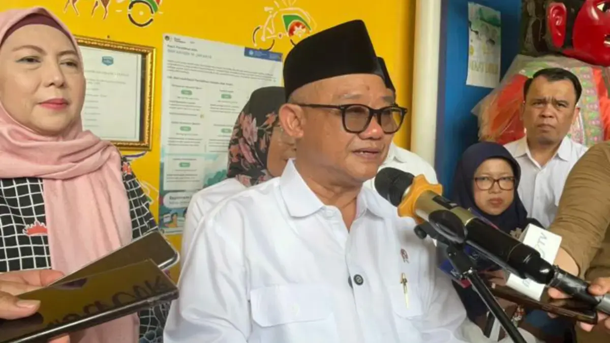 Mendikdasmen Abdul Mu’ti memberi keterangan soal Tes Kemampuan Akademik (TKA) jenjang SD, Senin (20/4/2026) di Jakarta. (Zalzilatul Hikmia/Jawa Pos)

